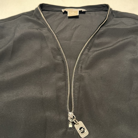 Michael Kors sleeveless flowy black top size P with silver front zipper - Picture 3 of 5
